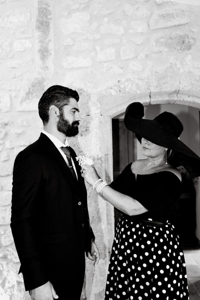 préparatif de mariage entre le marié et sa mère à bordeaux